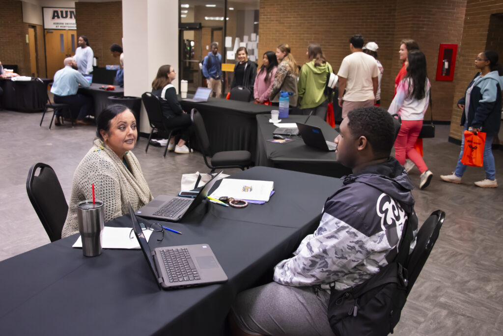 002- Advising Fair in Goodwyn Hall